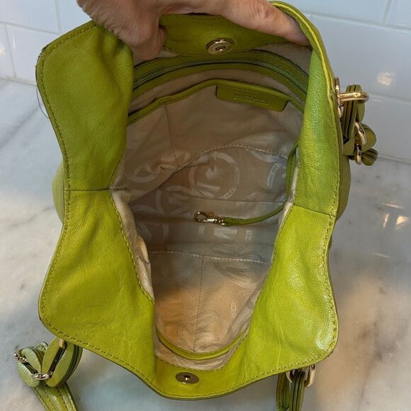 Michael Kors Purse Handbag Leather Lillie Chartreuse Chainlink Hobo Shoulder Bag - Picture 15 of 16
